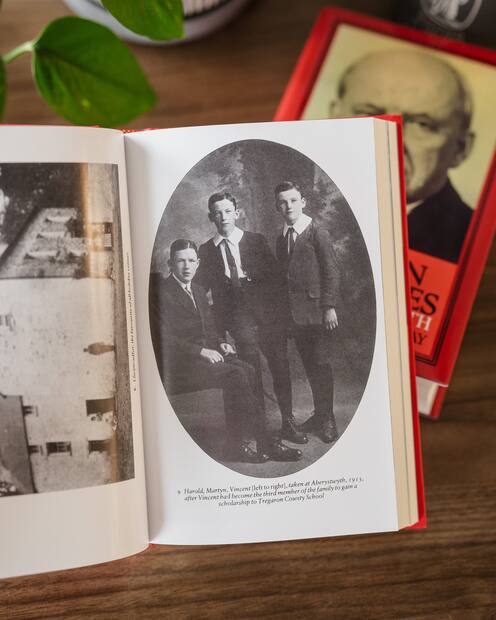 D. Martyn Lloyd-Jones — Interior page